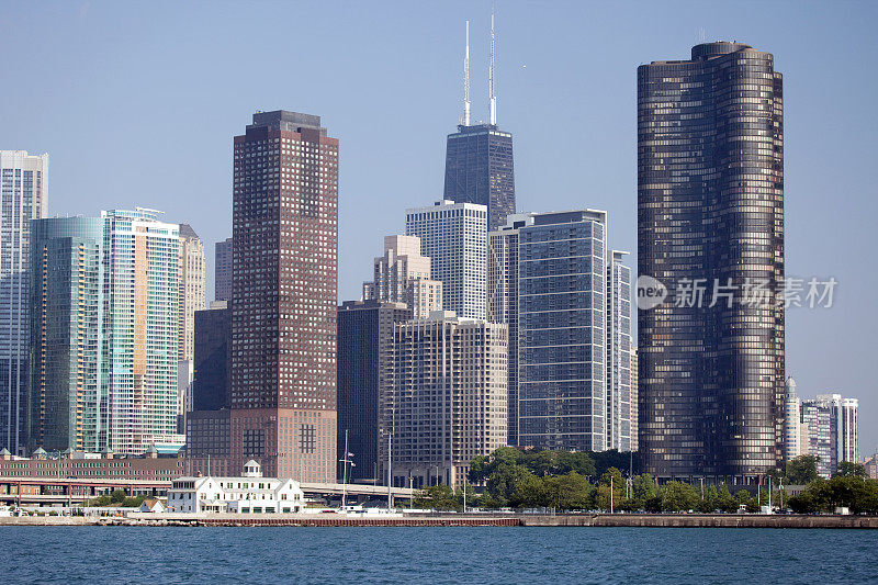 从密歇根湖眺望芝加哥天际线