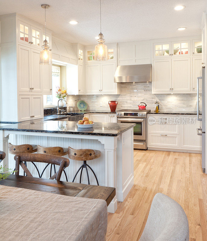 开放式概念家庭厨房改造改进和附加室内设计