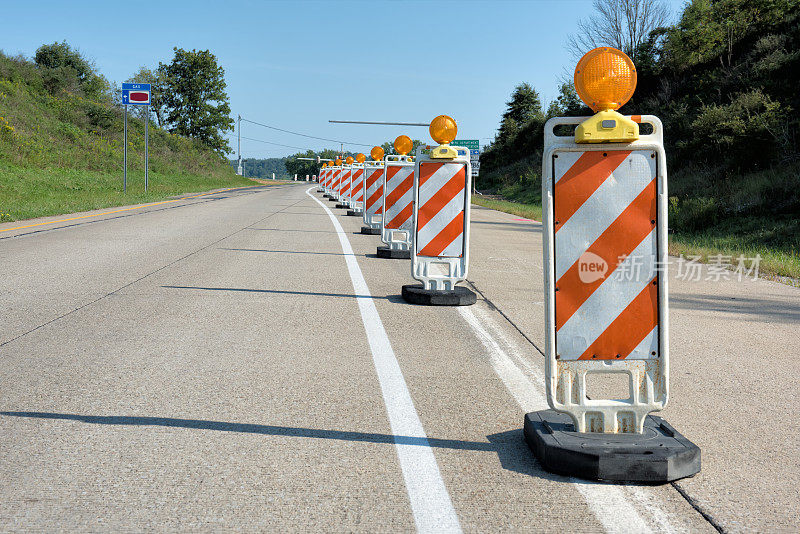 道路施工警告、安全标志和反射器