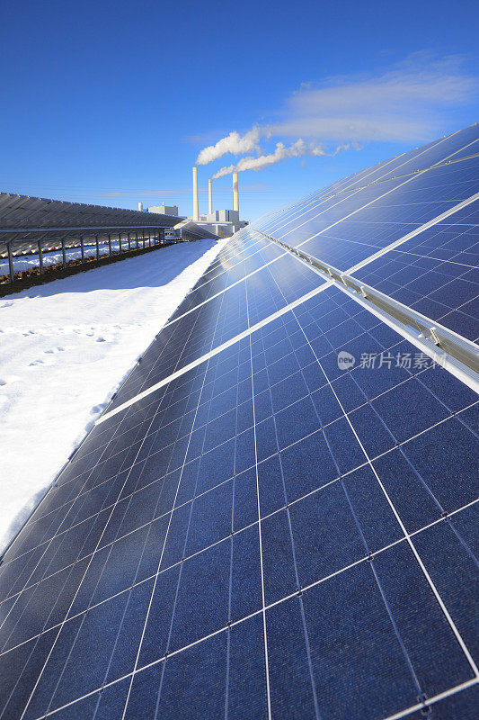 太阳能电池板和热电厂的能源架
