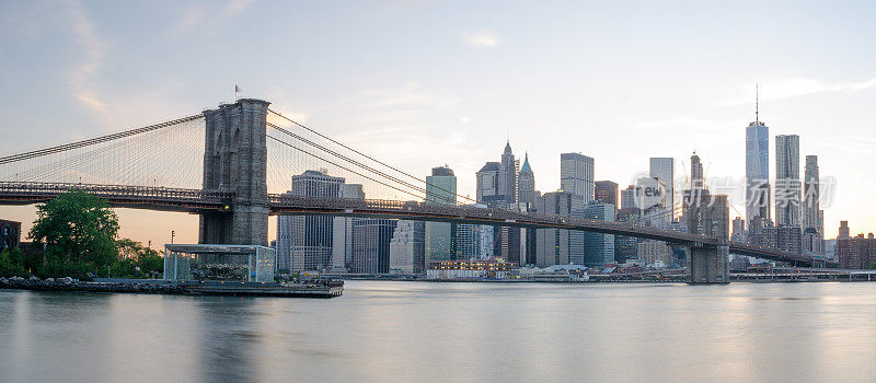 日落时分的纽约和布鲁克林大桥