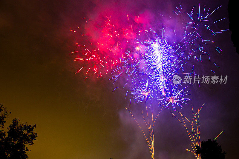 7月4日的烟花庆典，圣诞节和新年