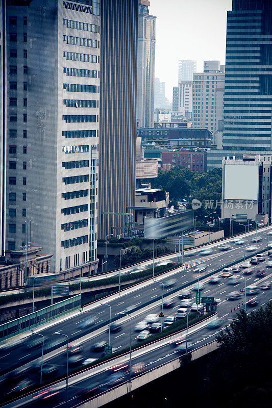 上海，高速公路上开车