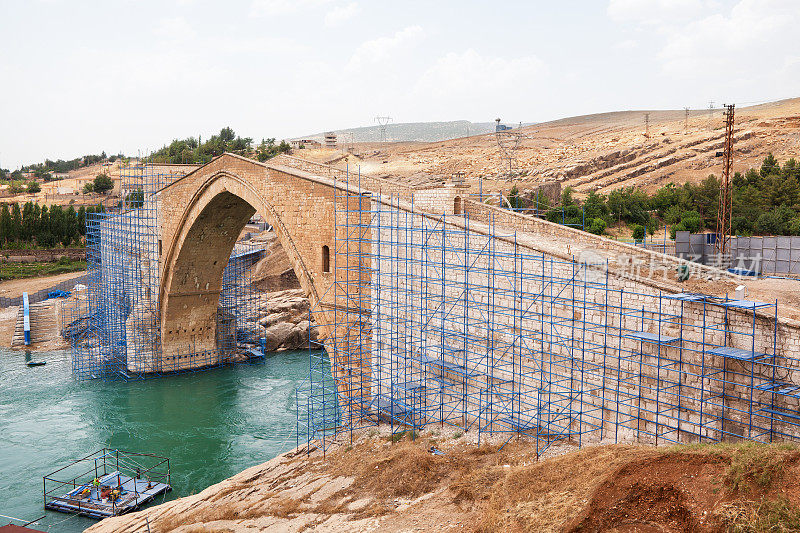 重建马拉巴迪大桥