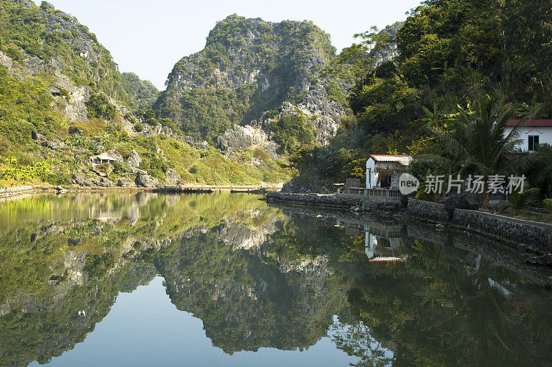 越南吉巴岛(下龙湾)的喀斯特景观