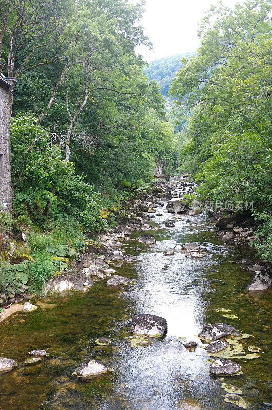 阿雷泽峡谷和瑞士汝拉河