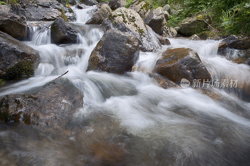 级联水