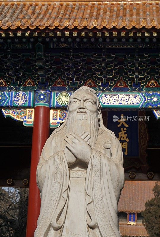 中国北京孔庙中的孔子雕像