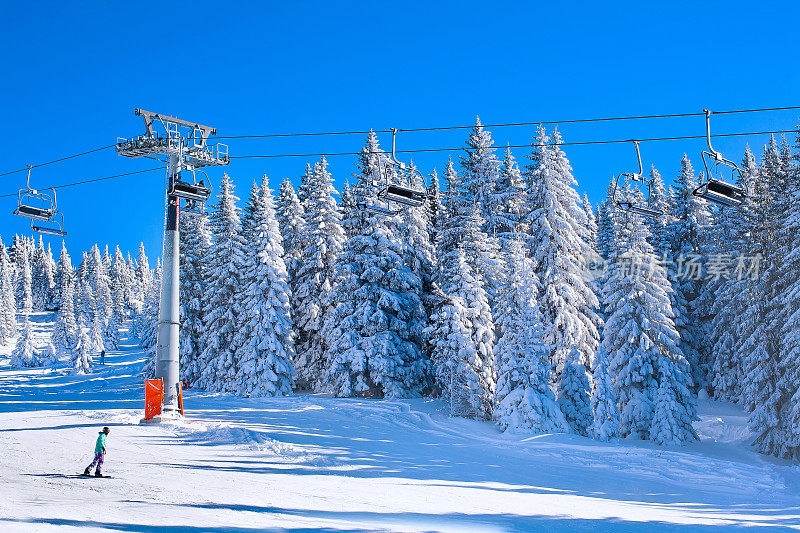 滑雪胜地，塞尔维亚，电梯，斜坡，人们滑雪