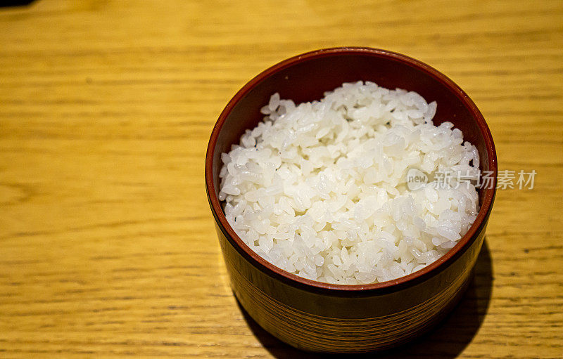 小碗蒸白米饭