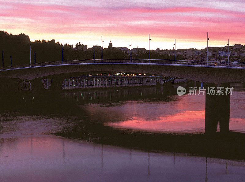 河流-里昂，法国的首都城市Auvergne-Rhône-Alpes地区，坐落在Rhône和Saône河流的交汇处-鸟瞰图