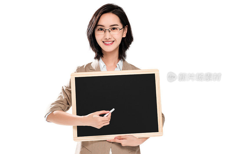 青年女教师拿着黑板