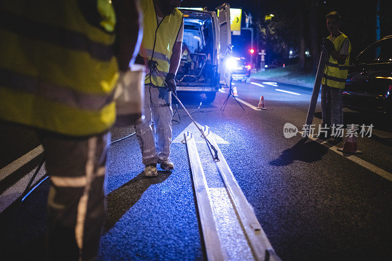 城市道路标记的夜间基础设施维护