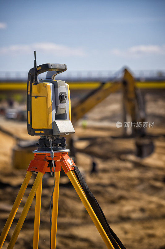 公路建筑工地上的土地测量设备