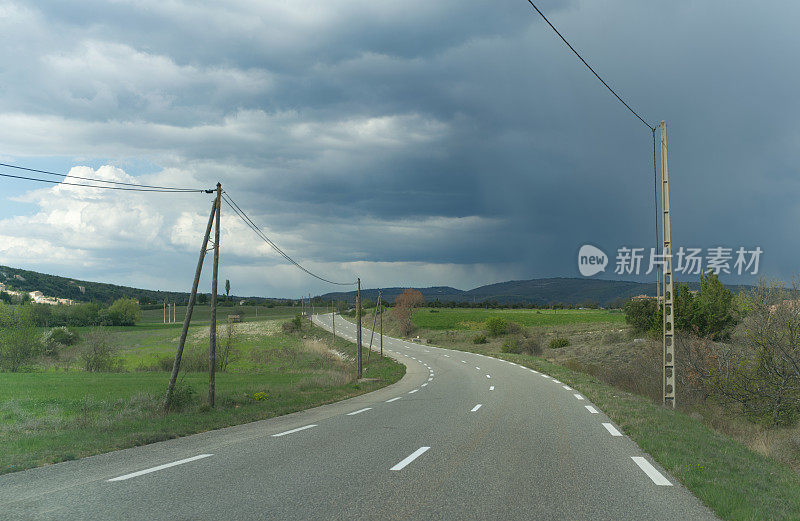 蜿蜒的乡间小路