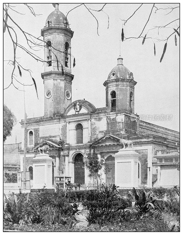 古黑白照片:古巴西恩富戈斯的教堂