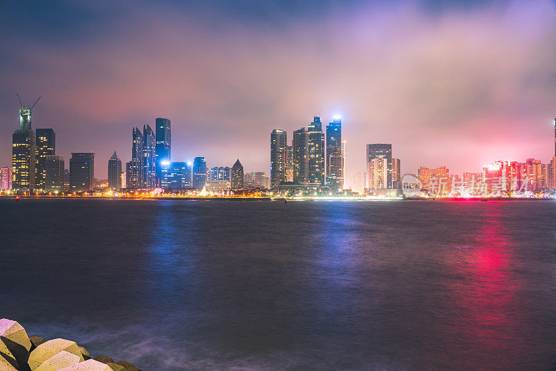 青岛城市夜景，中国