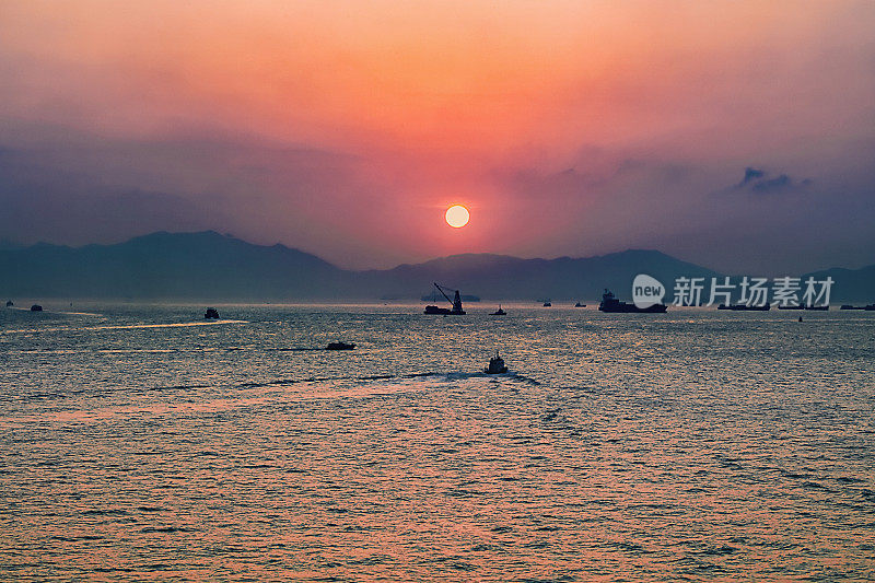 梦幻般的天空中的夕阳