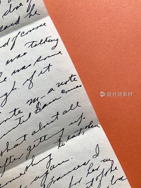 橙色背景的旧手写信件