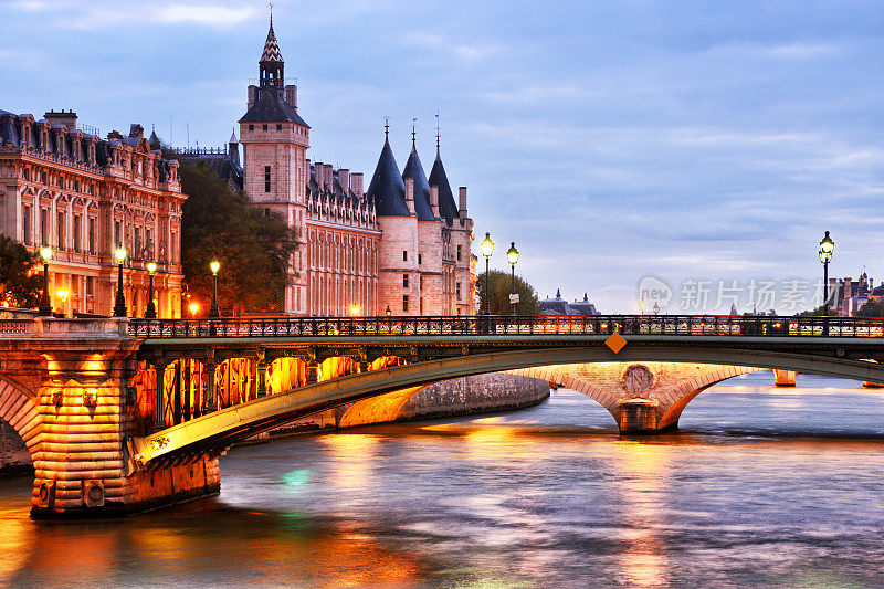 巴黎圣母院桥