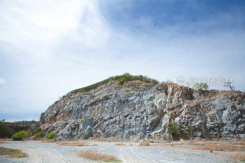 在春武里省的泗昌岛上的岩石和小山