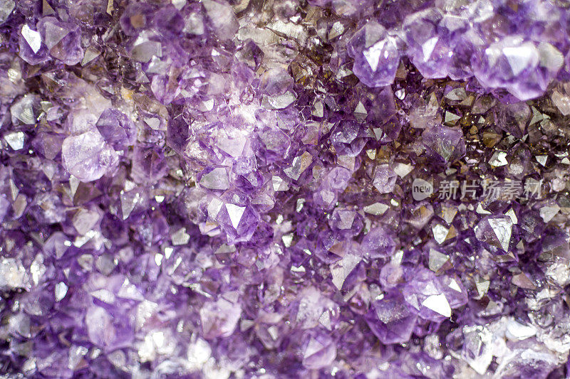 近水晶紫水晶洞穴石