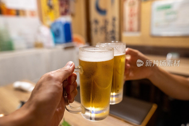 下班后在日本居酒屋的祝酒词