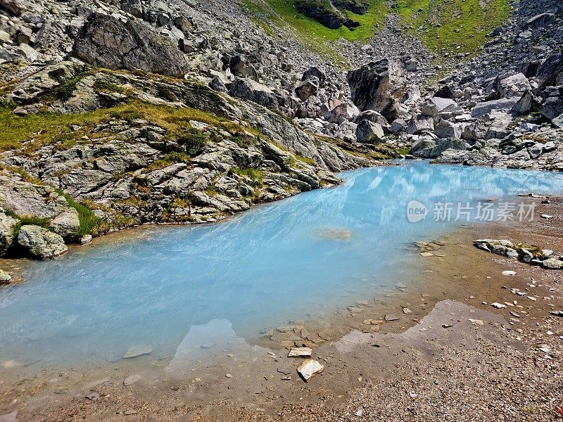 美丽的小山湖