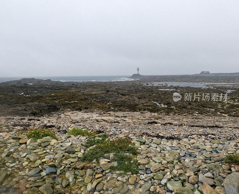 这是法国布列塔尼海岸外的盛岛的海景