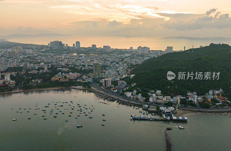 航拍的东头沿海城市，巴里亚东头省的日出