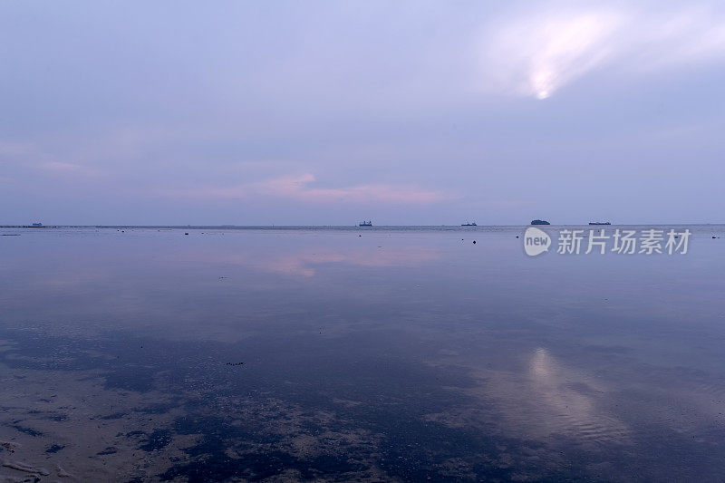 巴东尼瓦纳海滩黄昏全景