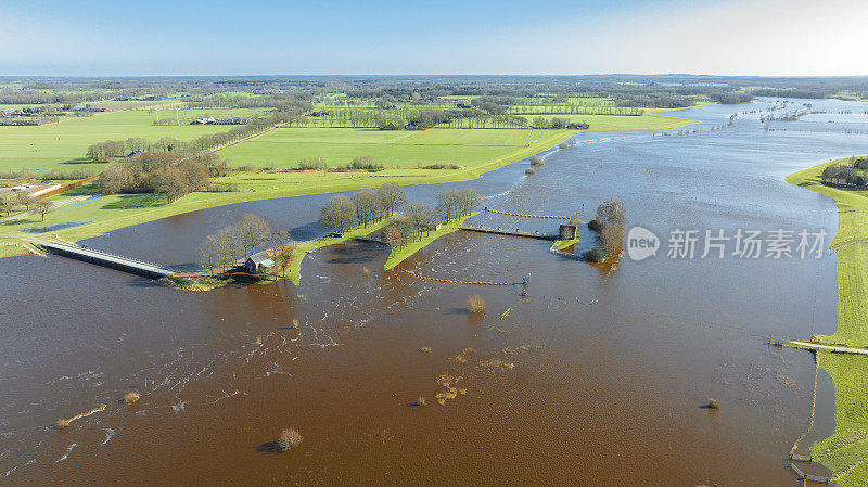 无人机拍摄的维特河高水位洪水图