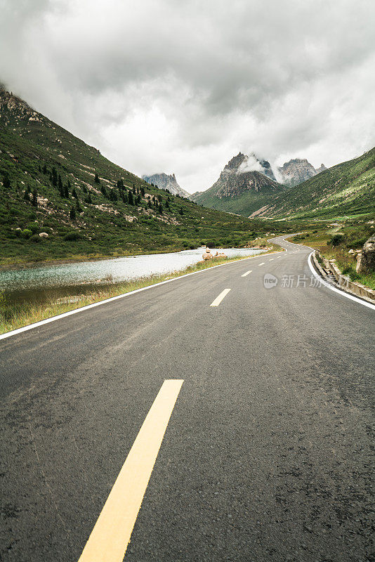 中国连宝业泽的山路