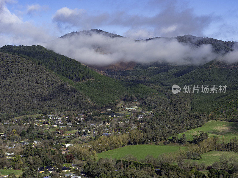 山谷中的邻居