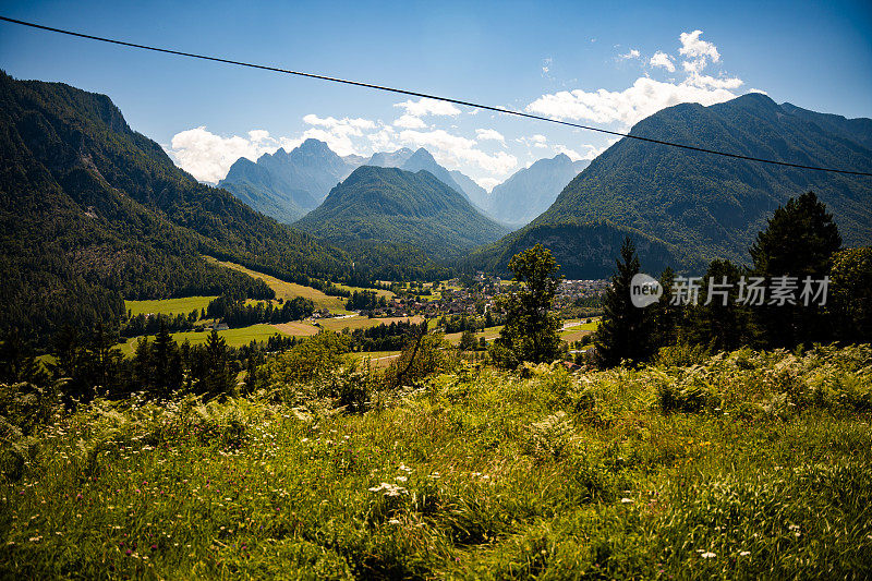 风景如画的特里格拉夫山全景