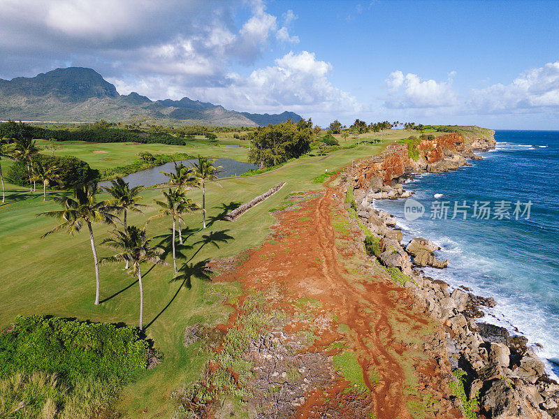 美国夏威夷考艾岛海岸线上的Mahaulepu小径鸟瞰图
