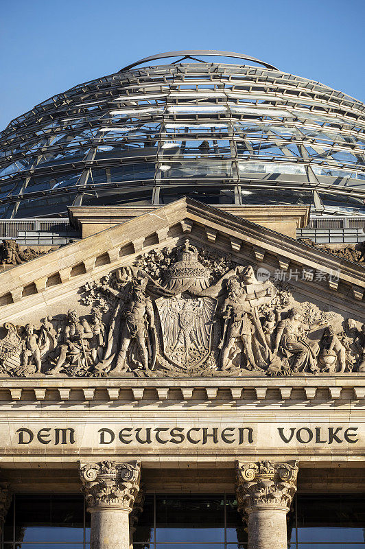 德国国会大厦的联邦议院入口