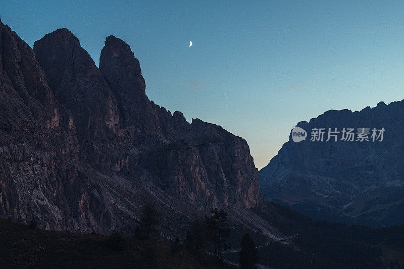 意大利白云石山脉雄伟的山景