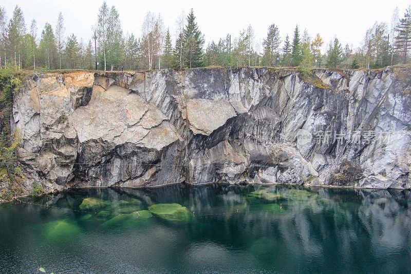 俄罗斯卡累利阿的Ruskeala大理石采石场