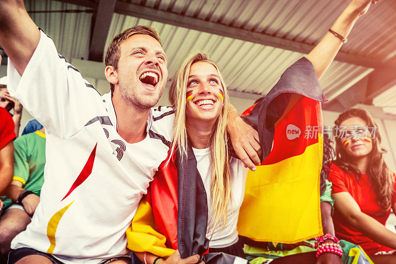 德国夫妇支持球队，足球锦标赛