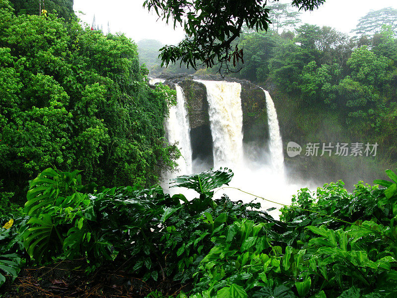 彩虹瀑布和威卢库河，大岛，夏威夷