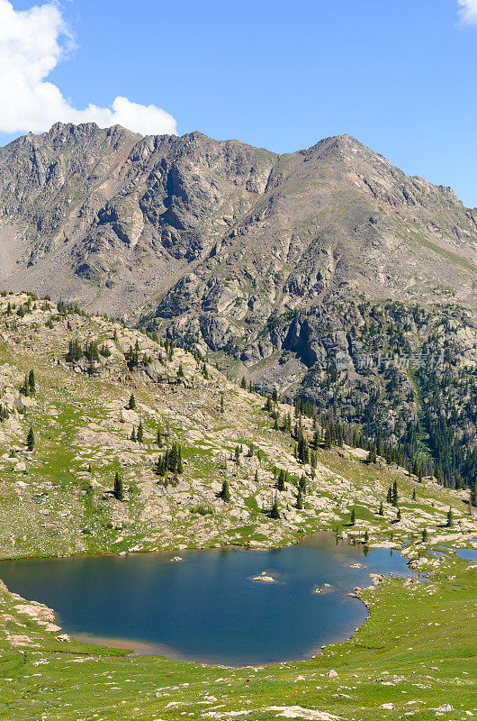 夏季高山高山湖