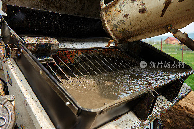 水泥准备好做房屋地基