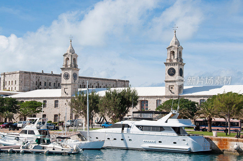 百慕大船坞的钟塔和码头