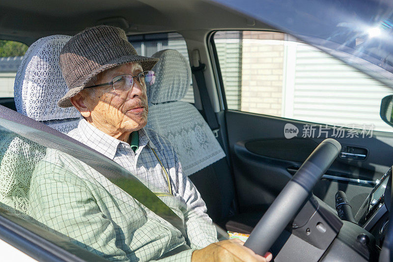 老年人开车