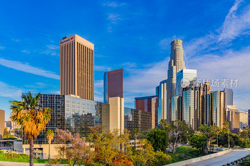 洛杉矶市中心摩天大楼的天际线，加州