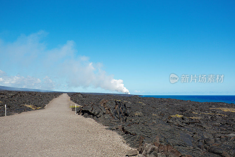 火山熔岩进入海洋的夏威夷火山国家公园，大岛，夏威夷