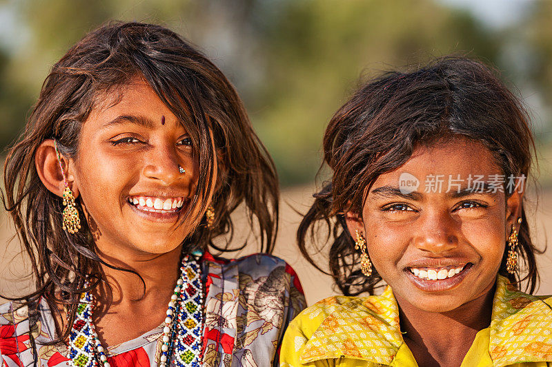 快乐的印度女孩，沙漠村庄，印度