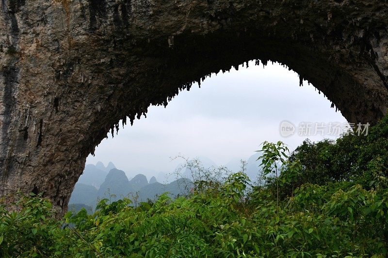 广西阳朔月亮山