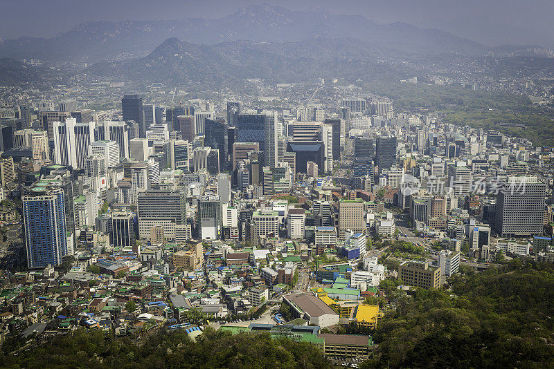 首尔市区摩天大楼的鸟瞰图